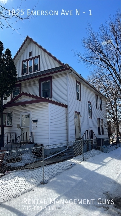 Primary Photo - Ready to Rent 3 Bedroom Duplex! Fenced in ...