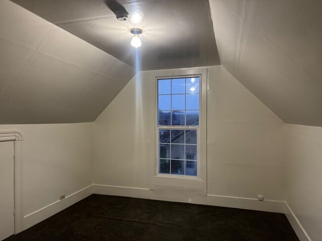 Building Photo - 226 Long St