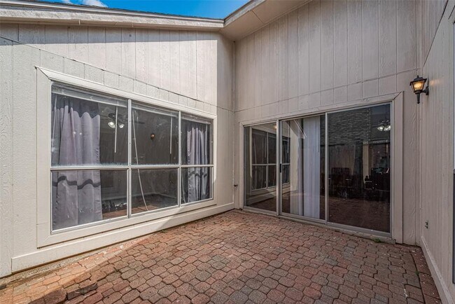 Building Photo - 9302 Bristlebrook Dr