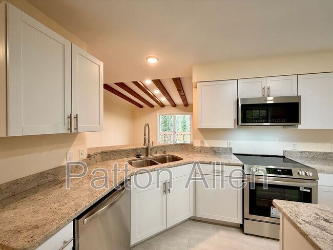 Building Photo - 6 Providence Rd