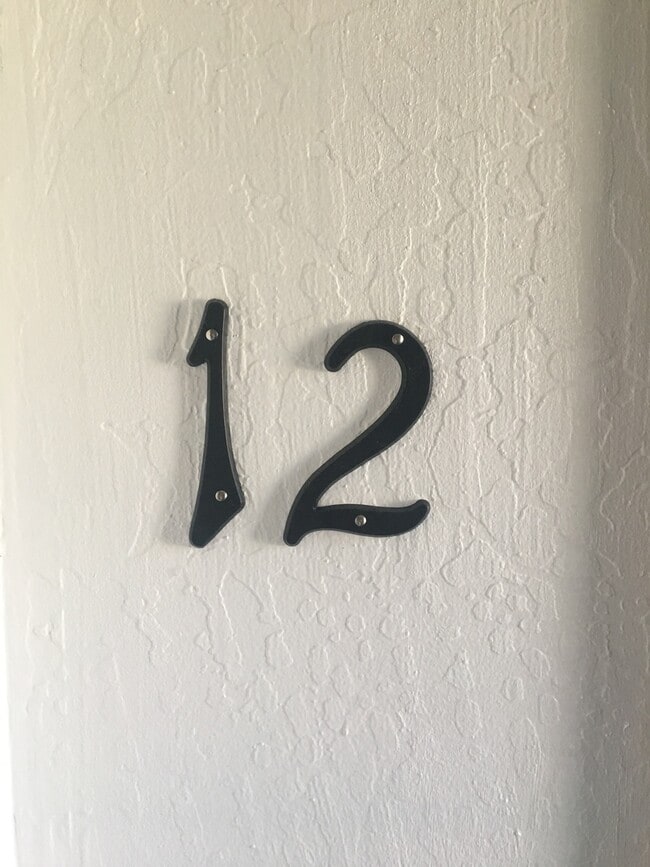 Building Photo - Beautifully Appointed Furnished One Bedroom Condo