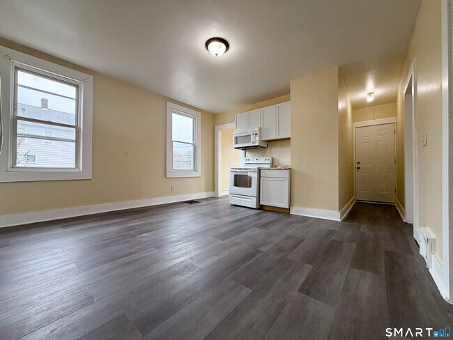 Building Photo - 330 Hollister St