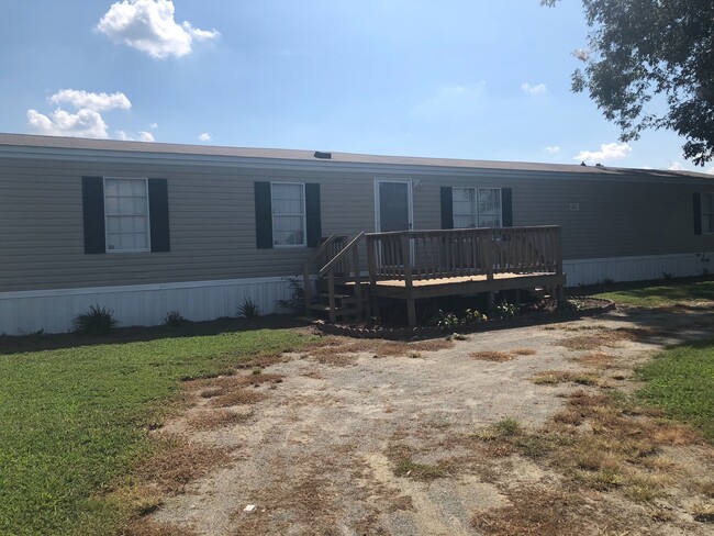 Building Photo - 2 BR, 2 BA Singlewide in Great Location in Pikeville!