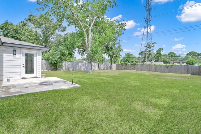 Building Photo - 6026 Willowbend Blvd