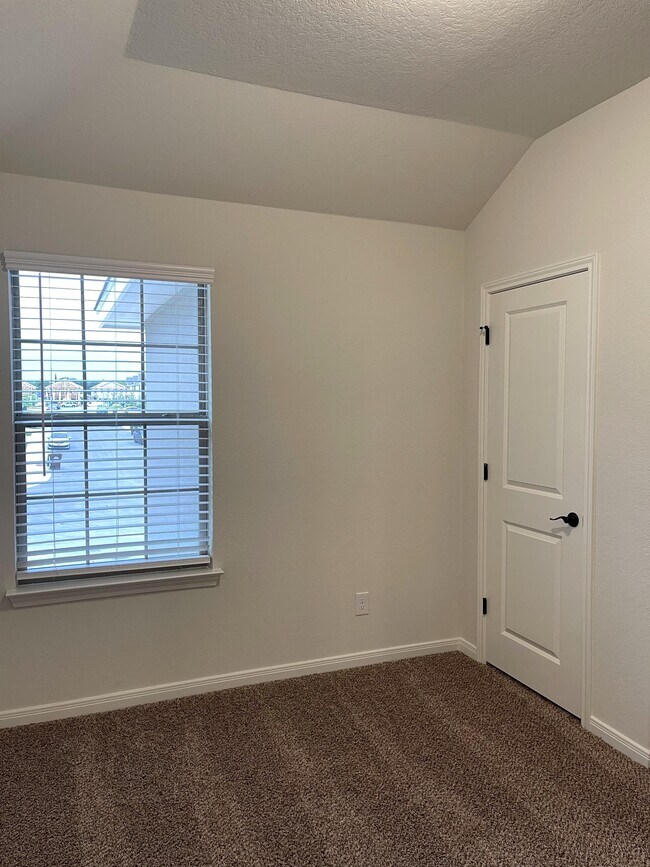 Building Photo - 2222 Sandlewood Cove
