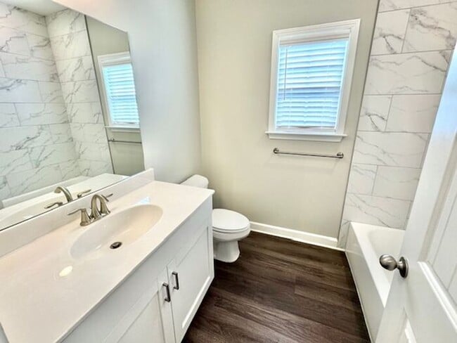 Building Photo - Now Leasing a 5-Bedroom 3 Bath Home in Hor...