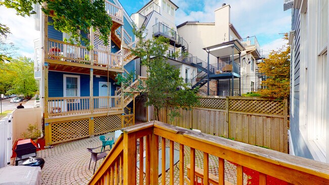 Building Photo - 702 W Schubert Ave
