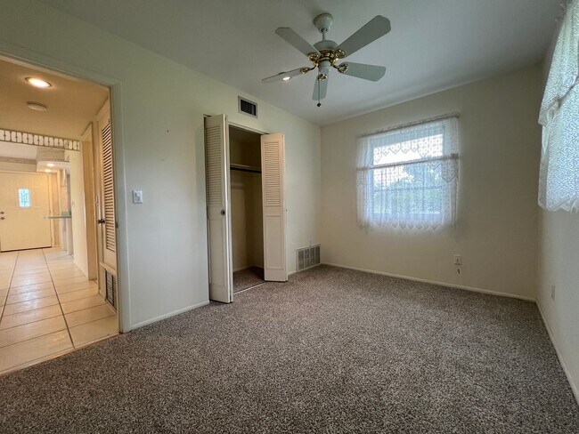 Building Photo - ** Annual ** 2 Bed / 2 Bath ** Single Family Home ** Conveniently Located ** $1,395