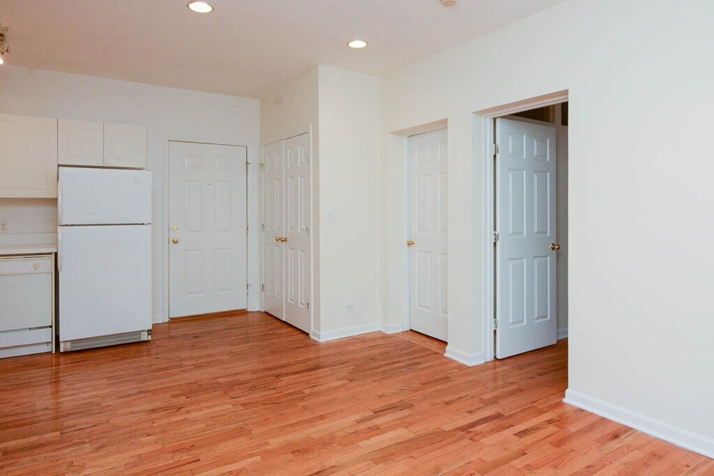 Building Photo - 911 W Dakin St