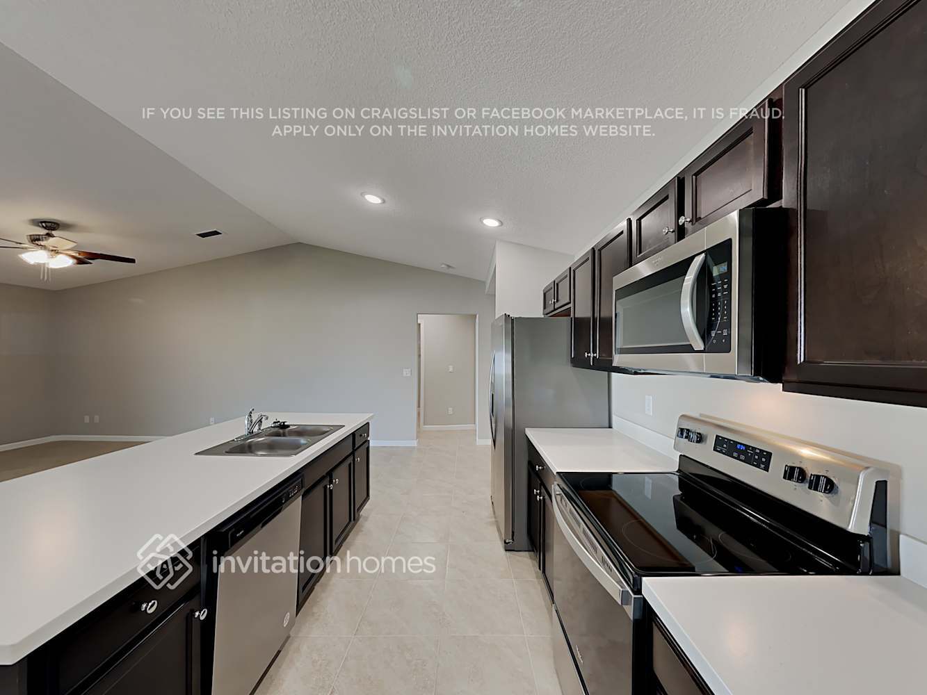 Building Photo - 373 NW Avens St