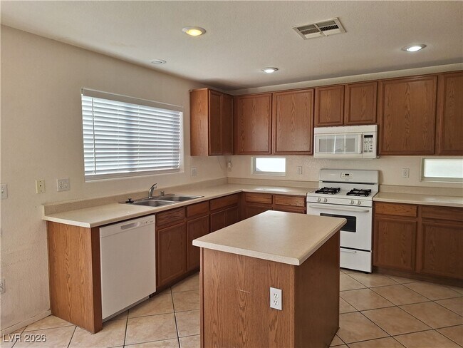 Building Photo - 1025 Jewel Springs Ln