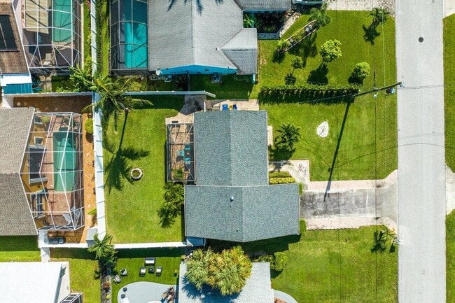 Building Photo - 6085 Robinson St