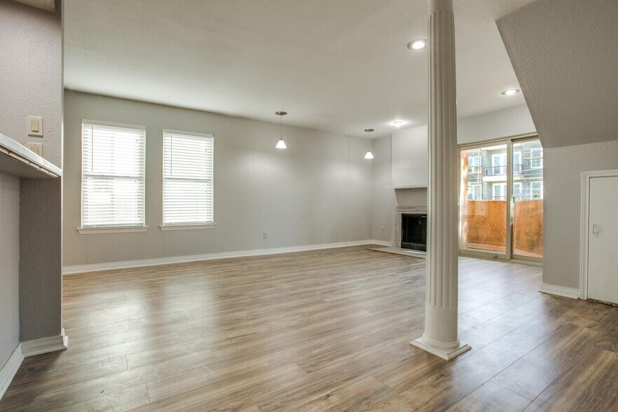 Living Area - 4021 Gilbert Ave