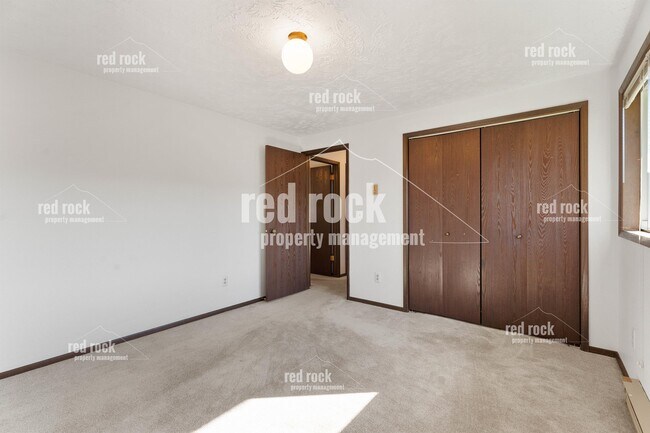 Building Photo - 820 S Liberty Dr