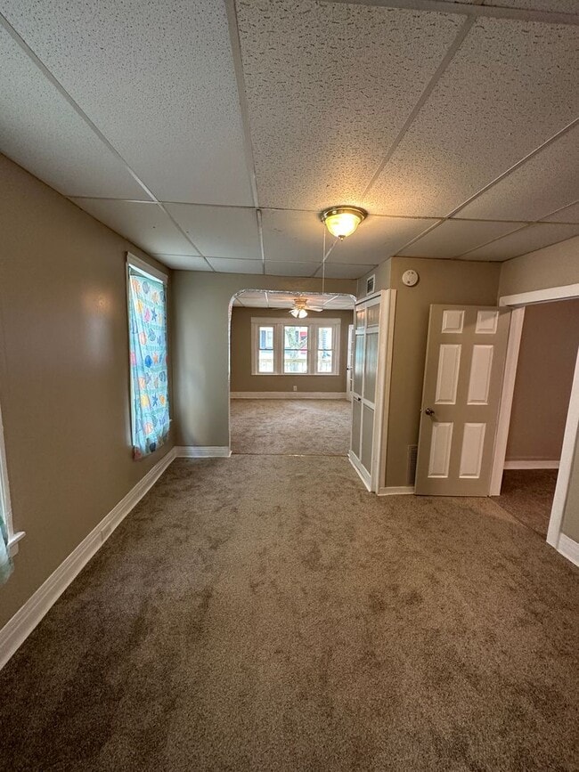 Building Photo - Spacious 5-Bedroom Home with 2 Full Baths, Freshly Rehabbed, Ready to rent