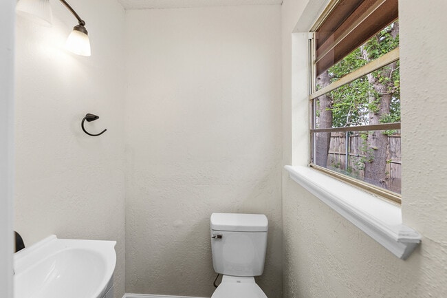 Building Photo - 4699 NW Ozmun Ave