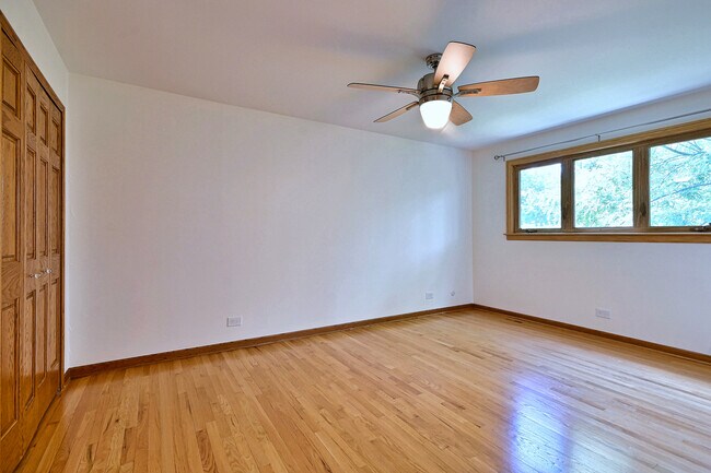 Building Photo - 2360 N Drury Ln