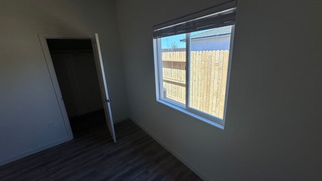 Building Photo - Coyote Run Duplexes 6000