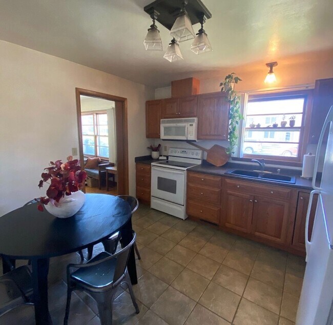 Building Photo - 615-617 Luther Dr