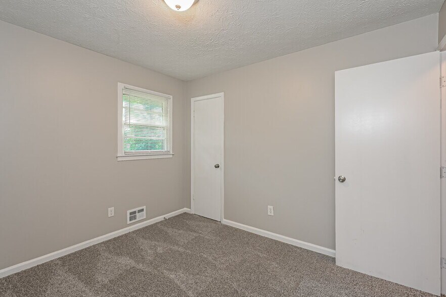 Building Photo - 355 Arcadia Pl SW