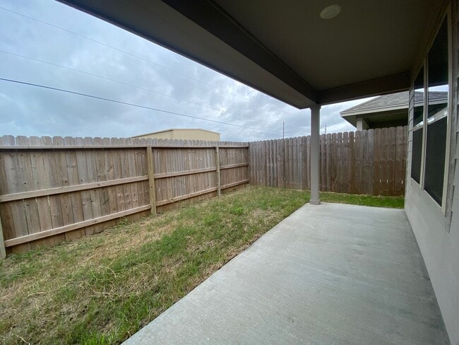 Building Photo - NEWER 4 BDRM HOME IN FLOUR BLUFF ISD!