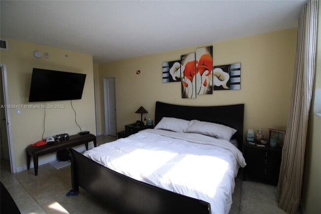 Building Photo - 3000 S Ocean Dr