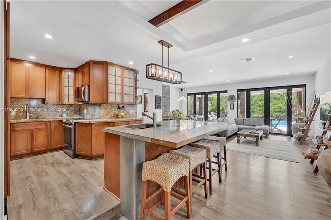 Building Photo - 6870 SW 77th Terrace