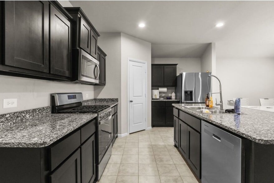 Building Photo - 7701 Orange Blossom Rd