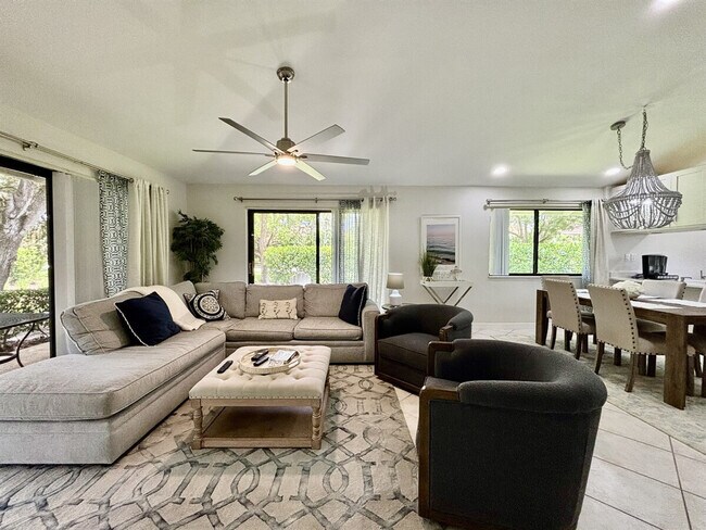 Building Photo - 216 Club Dr