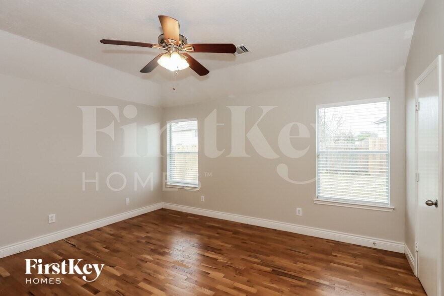 Building Photo - 13531 High Banks Ln
