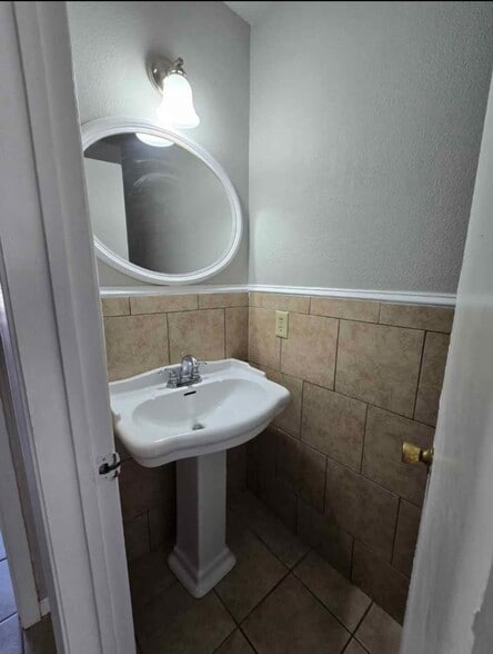 Building Photo - 7455 Calder Ave