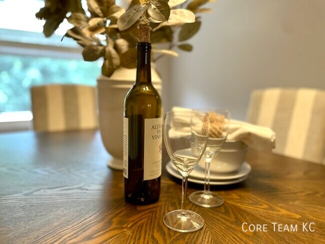 Building Photo - 4423 Roanoke Pkwy