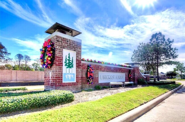 Building Photo - 2534 Pines Pointe Dr