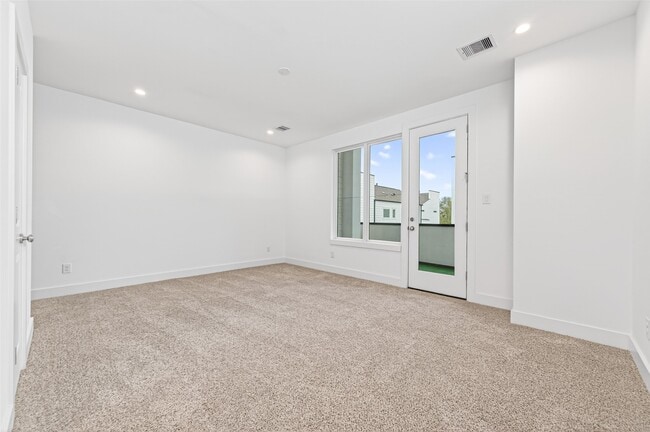 Building Photo - 5841 Dolores St