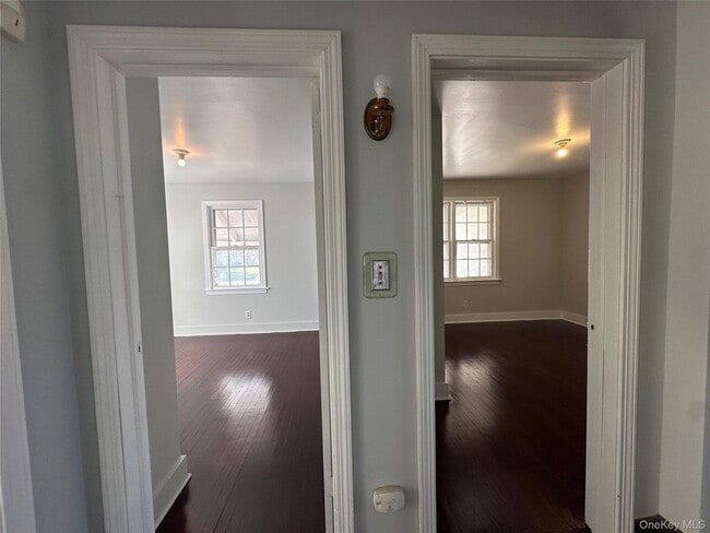 Building Photo - 496 Bloomingburg Rd