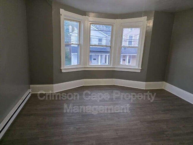 Building Photo - 39 Hutson St