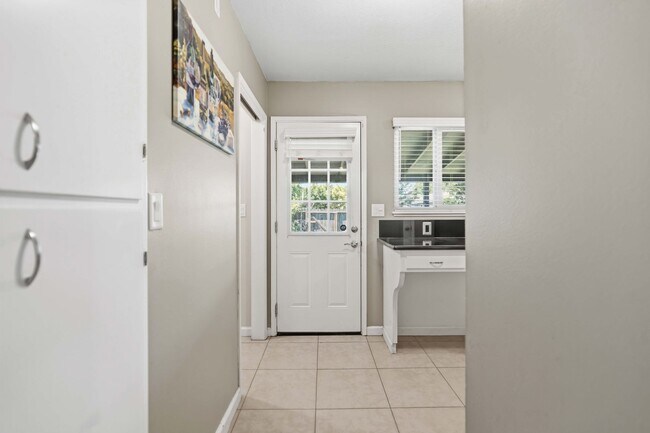 Building Photo - 1825 College Ave