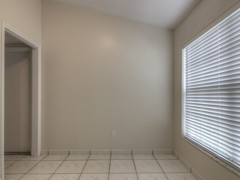 Building Photo - 8344 Fort Thomas Way