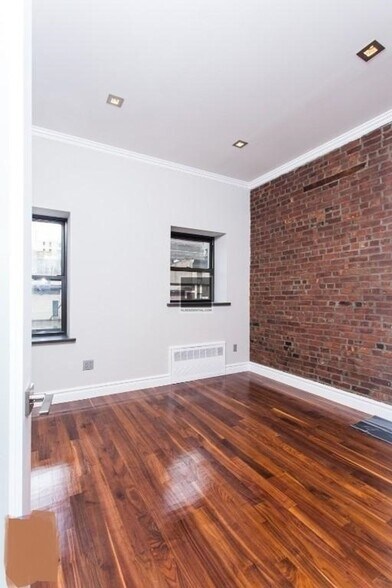 Building Photo - Second Avenue