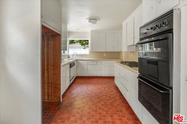 Building Photo - 146 N Gunston Dr
