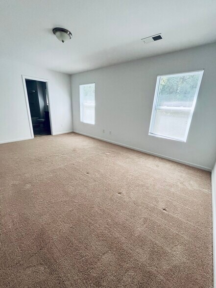Building Photo - 1528 Logan Patrick Ct