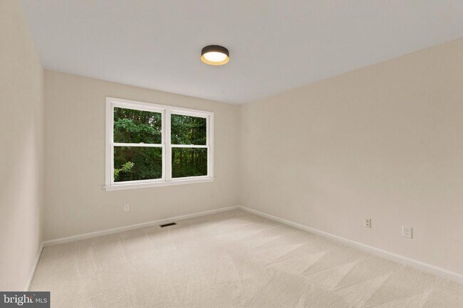 Building Photo - 7937 Valleyfield Dr
