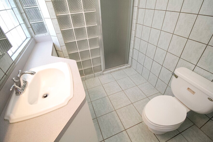 Building Photo - 2545 Amara Dr