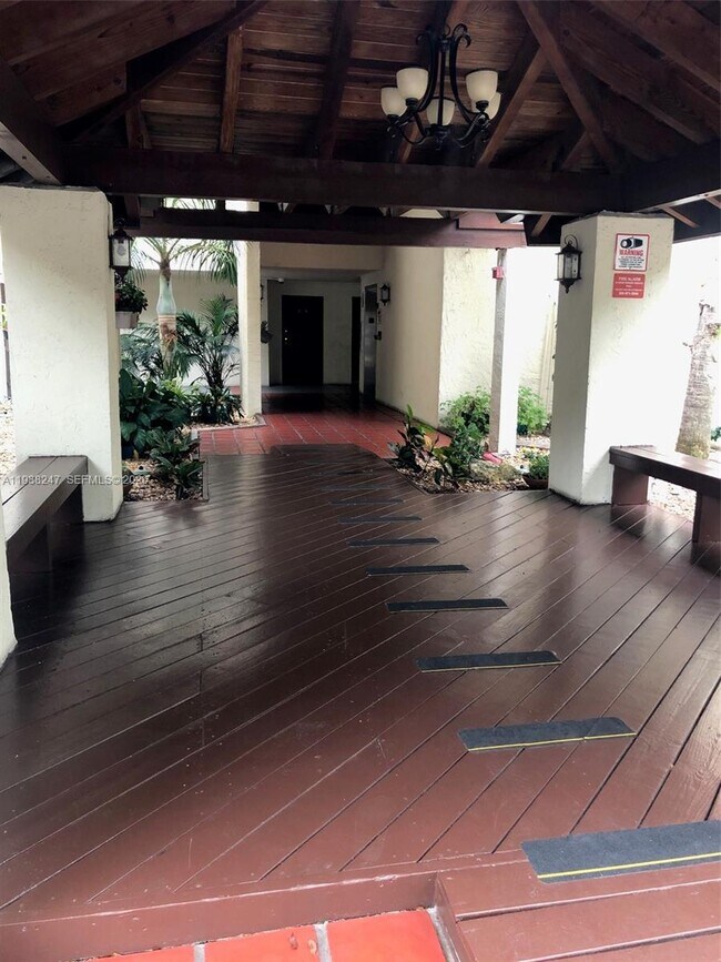 Building Photo - 9040 SW 125th Ave