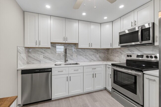 Building Photo - 4003 Wolverton E