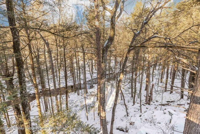 Building Photo - 70 Raybrook Dr