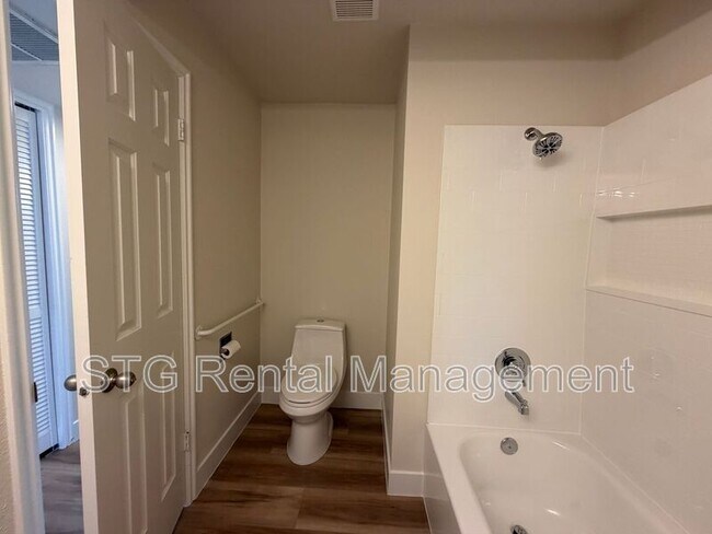 Building Photo - 462 W 300 N