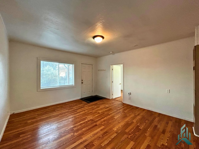 Building Photo - 3 bedroom/1 bathroom Single-Family Home for Rent