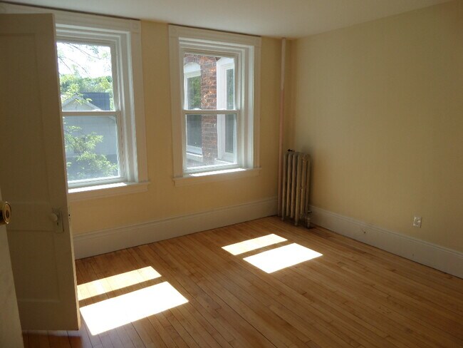 Building Photo - 8 Craigie Cir