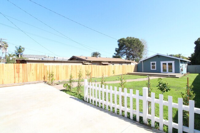 Building Photo - Santa Monica House with Huge Yard on Walking Street Blocks to Beach